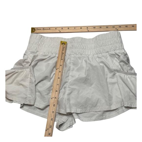 Free People Movement Shorts Size Medium With Pockets On The Side - Picture 3 of 4